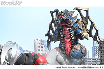 『ウルトラマンアーク』12月放送エピソード・場面写真が一挙解禁！映画『ウルトラマンティガ・ウルトラマンダイナ＆ウルトラマンガイア　超時空の大決戦』激闘再び⁉ “最強合体獣キングオブモンス”登場!!