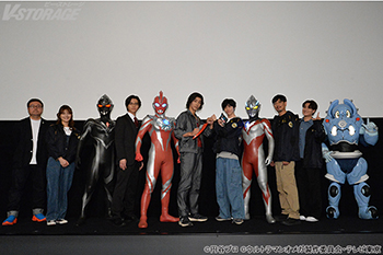 『ウルトラマンアークTHE MOVIE 超次元大決戦！光と闇のアーク』メインキャスト＆監督勢ぞろいで大団円のグランドフィナーレ！そして！新ヒーロー近藤頌利(『ウルトラマンオメガ』)もイベント初登場で、『アーク』から「オメガ」へ、ヒーロー共演で恒例のバトンタッチも！オフィシャルレポート到着！